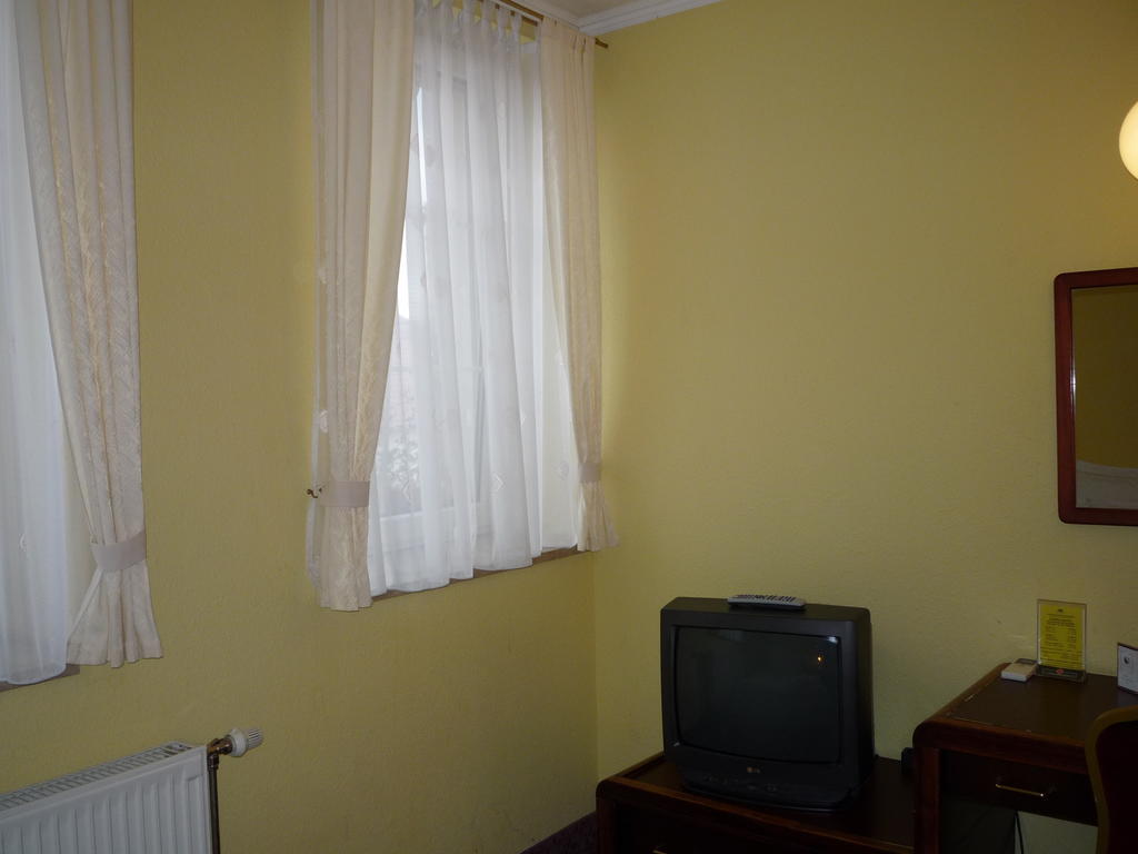 Hôtel Kaloz Fregatt Panzio & Etterem à Tata Chambre photo