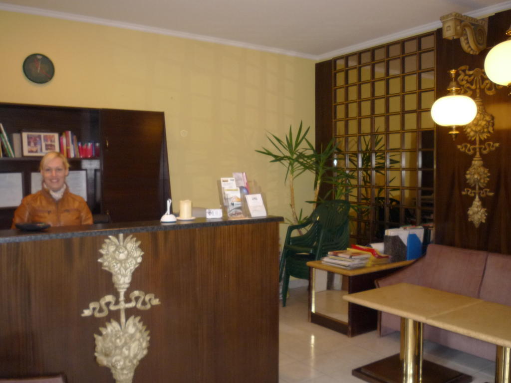Hôtel Kaloz Fregatt Panzio & Etterem à Tata Extérieur photo